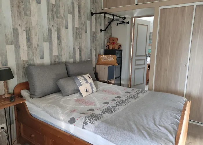 chambre indépendante avec piscine