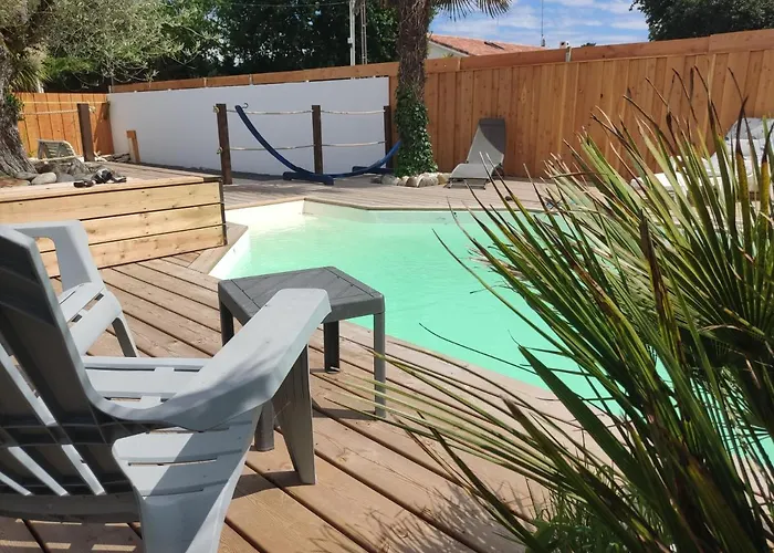 chambre indépendante avec piscine