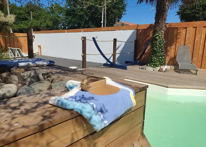 chambre indépendante avec piscine